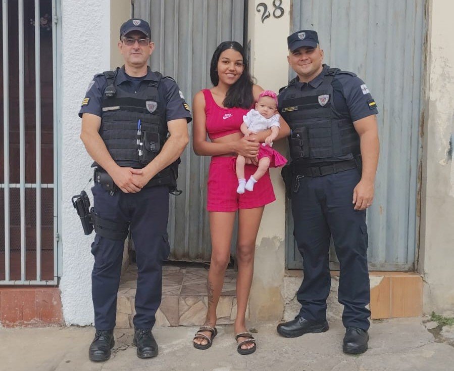 GCM salva bebê engasgada durante patrulhamento na região central