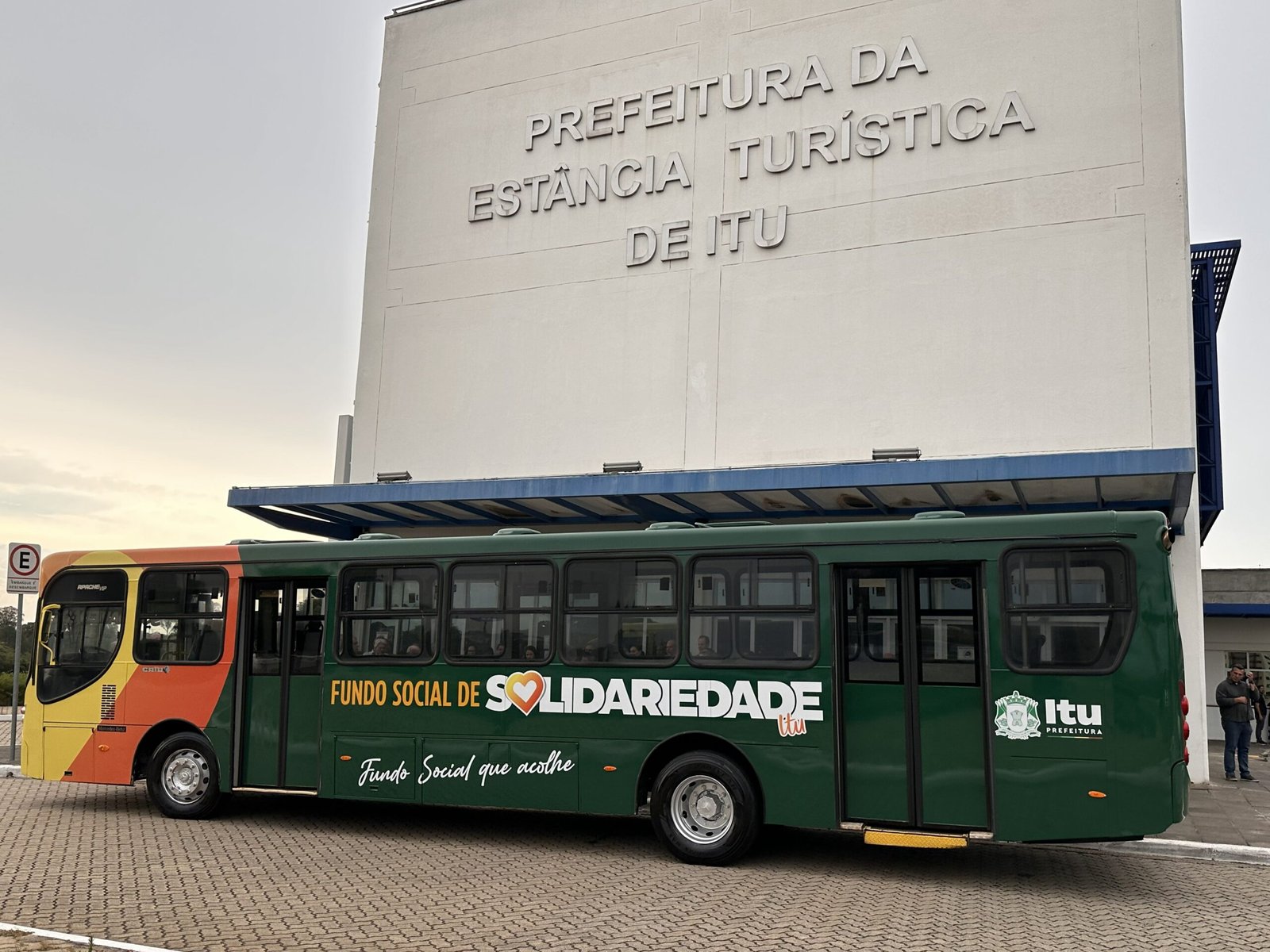 Novo ônibus itinerante do Funssol leva serviços sociais aos bairros de Itu