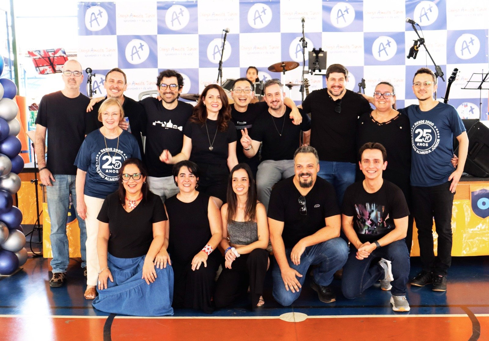 Banda A+ se apresenta no Plaza Shopping Itu