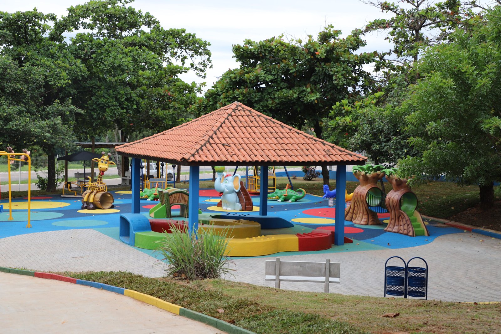 Oficina de brinquedos recicláveis ocorre na Cidade da Criança