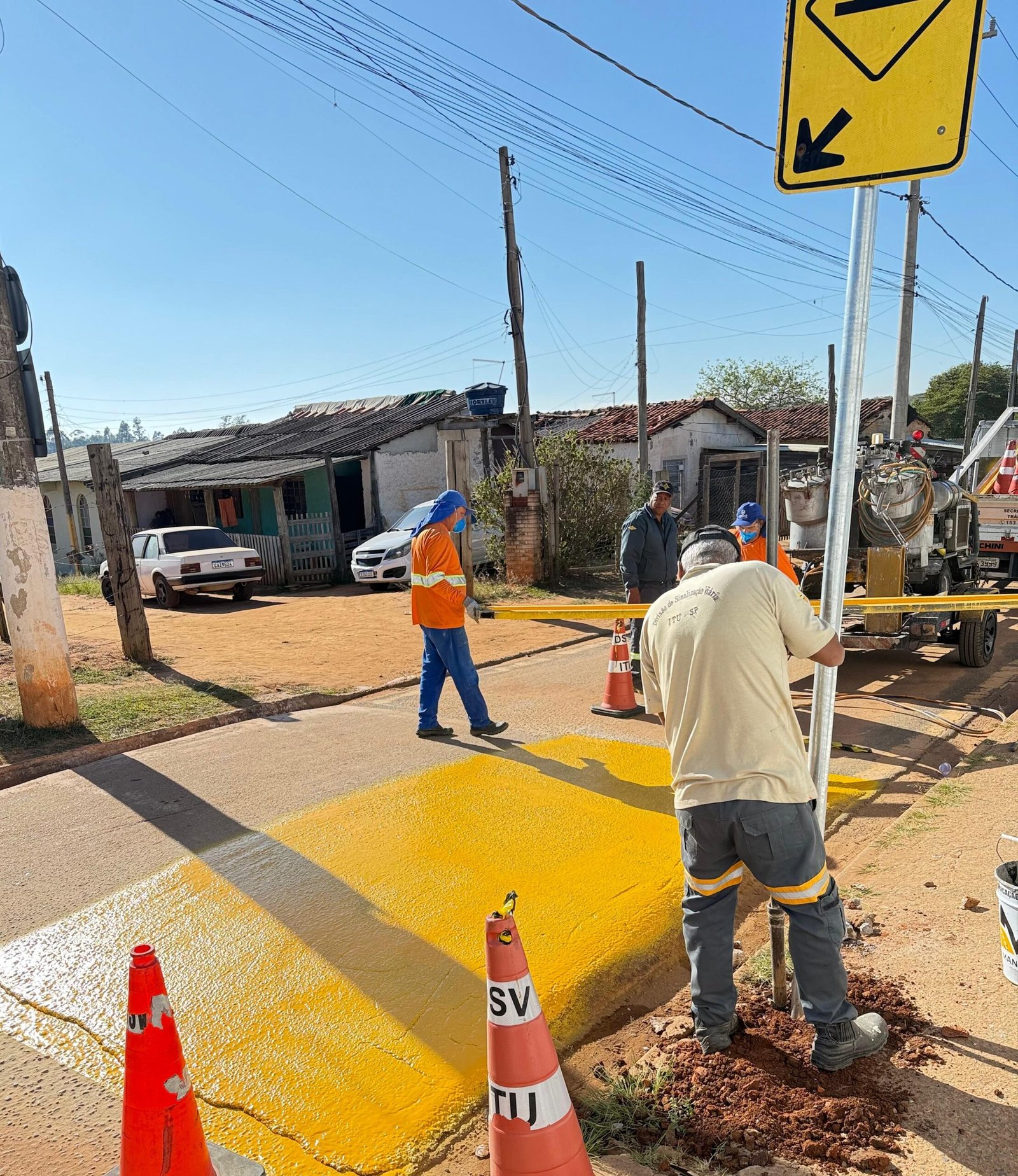 Avenida na Vila da Paz recebe reforço na sinalização