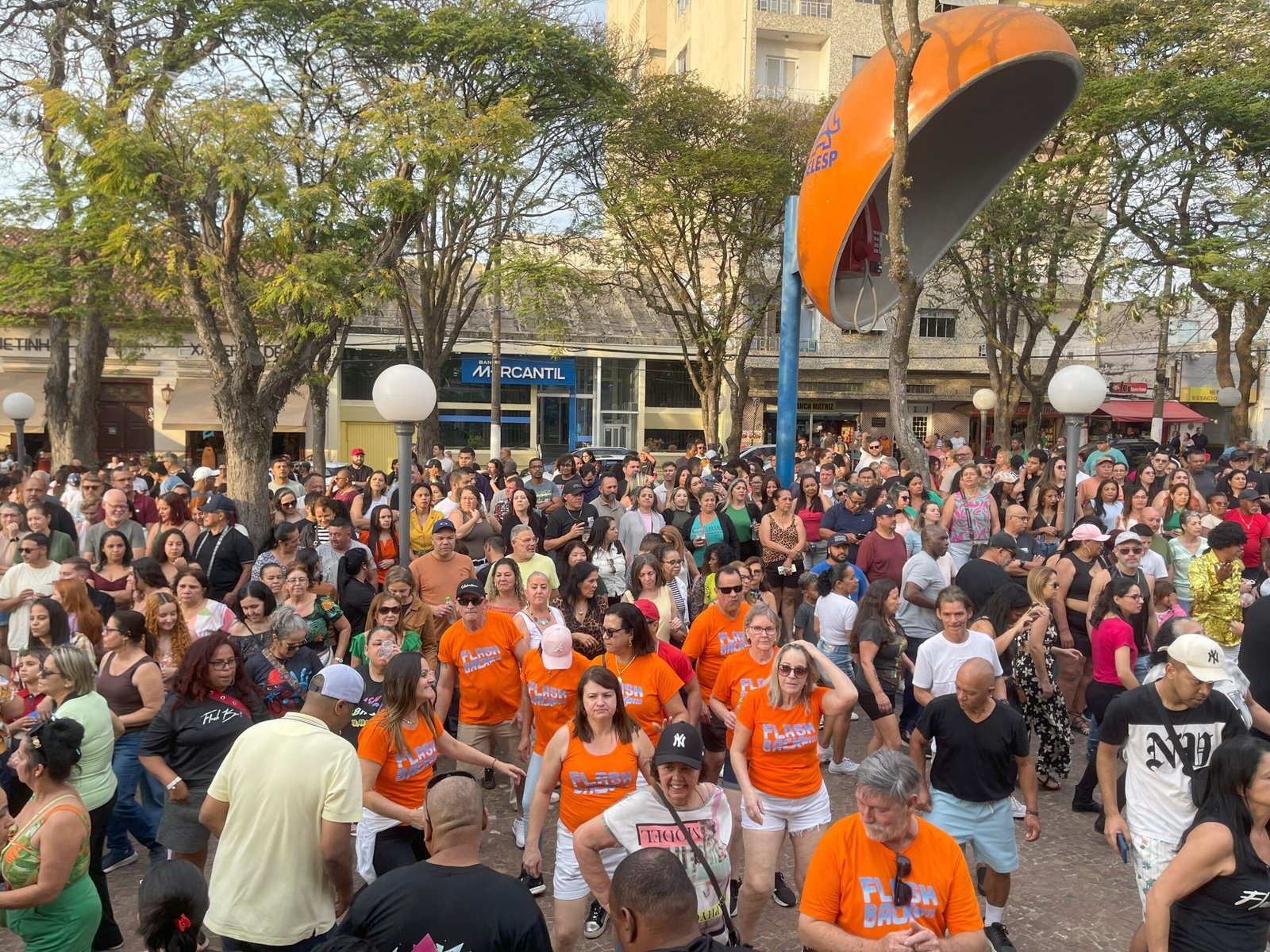 “Flashback na Praça” promete mais nostalgia e música nas próximas edições