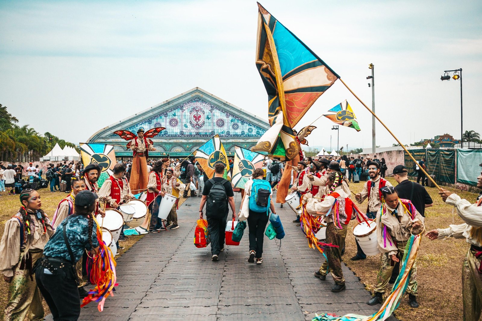 Ingressos e pacotes já disponíveis para o Tomorrowland Brasil 2025