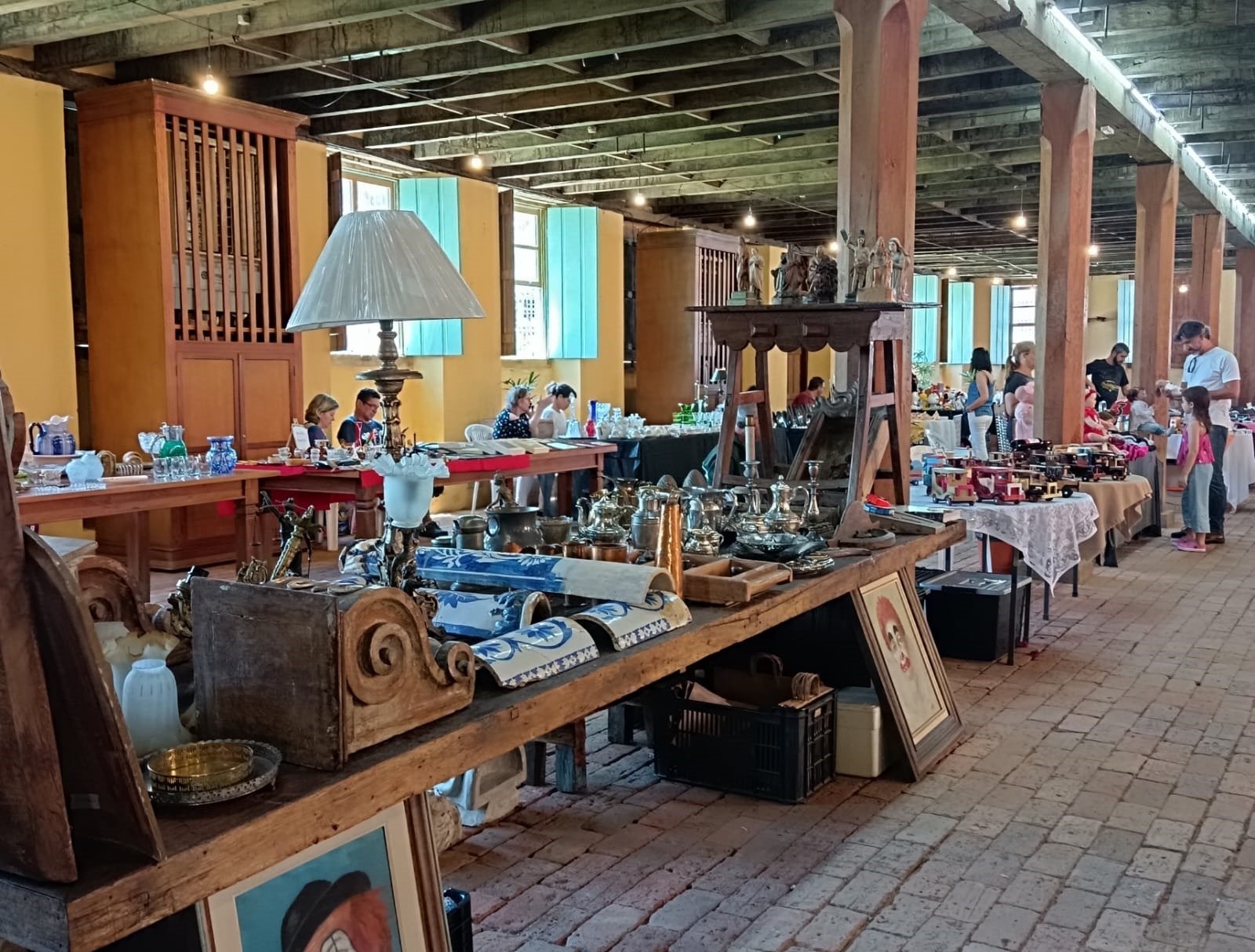 Fábrica São Luiz recebe nova edição da Feira de Antiguidades neste domingo